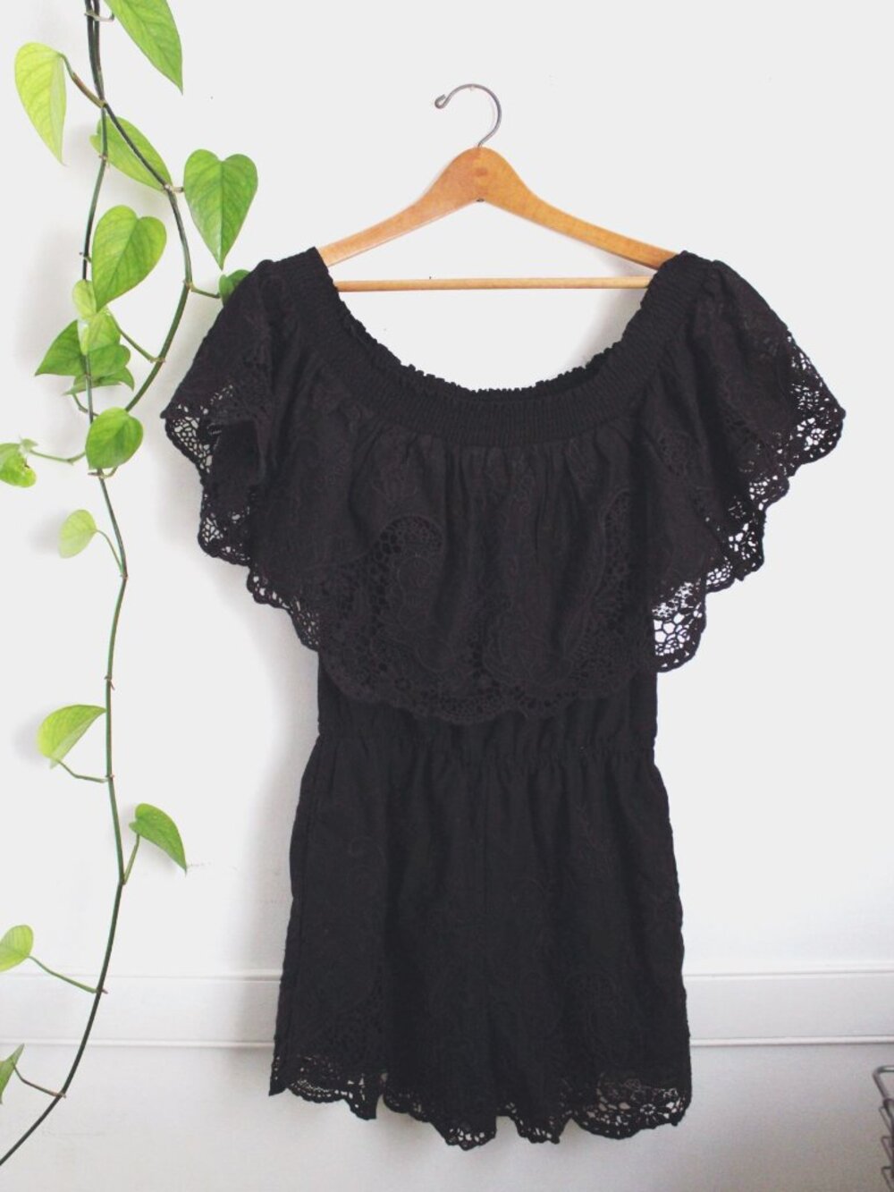 Abercrombie & Fitch Black Off-Shoulder Crochet Lace Romper Small Whimsigoth - Picture 1 of 9